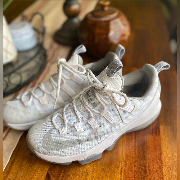 EUC Nike Lebron James 13 Low Metallic Silver Men’s Sneakers - Picture 2 of 6